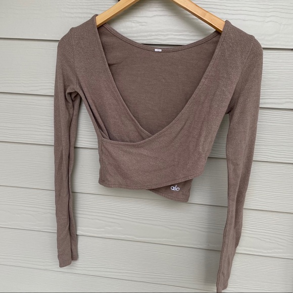 ALO Yoga Tops - Alo yoga Amelia Lux crop top RARE COLOR